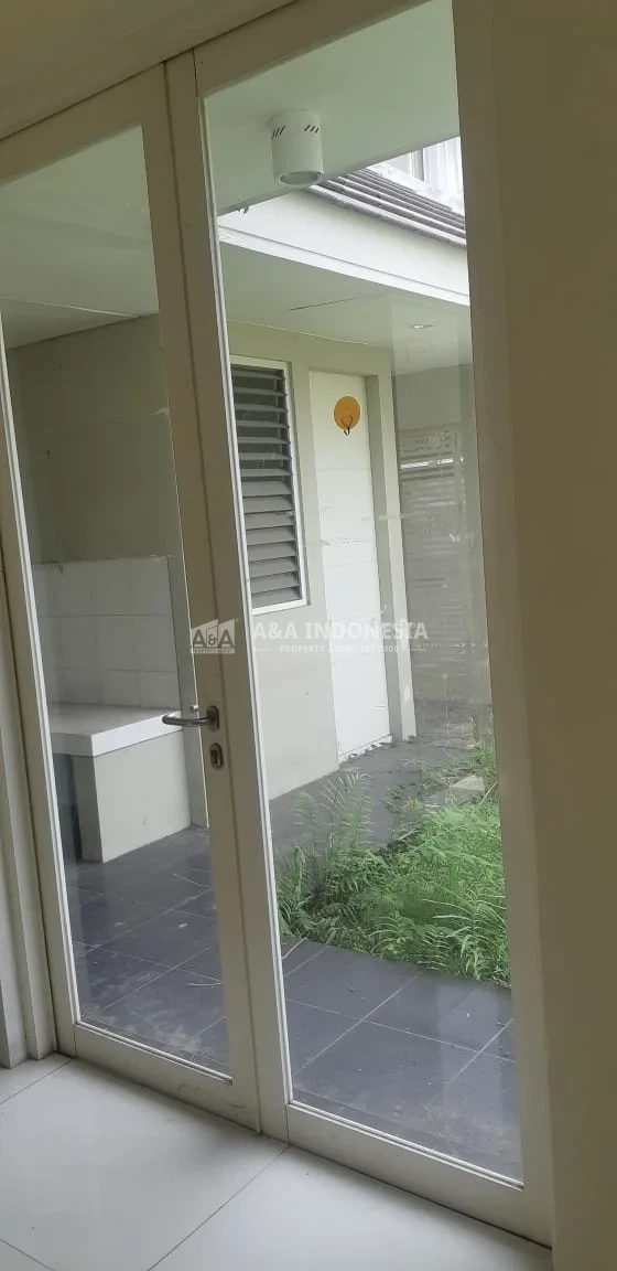 Disewakan Rumah Strategis 2 Lantai Full Furnished Pelican Hill Citraland Surabaya Barat - Thumbnail 5