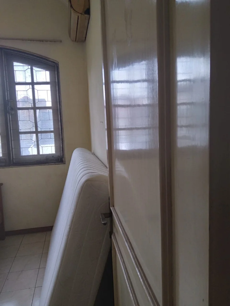 Dijual Rumah Siap Huni Strategis di Vila Valensia Pakuwon Indah Surabaya Barat - Thumbnail 8