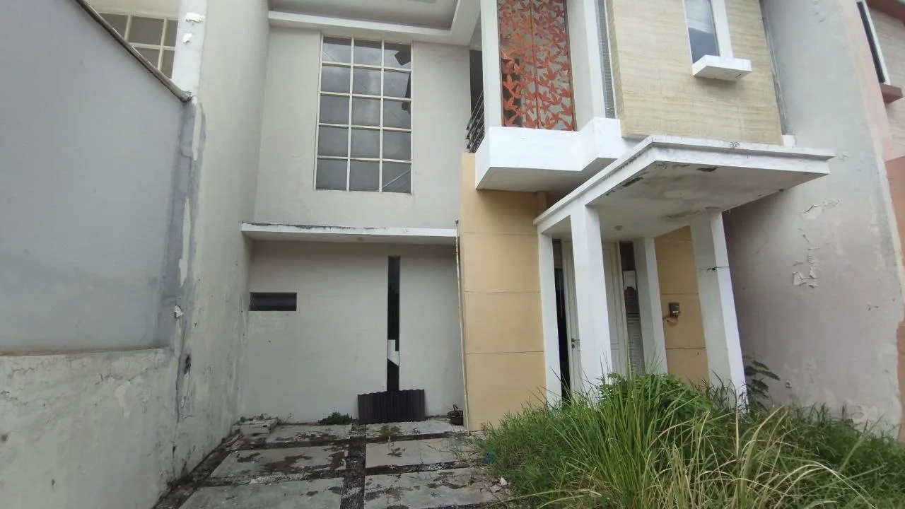 Dijual Rumah Strategis  2 Lantai Siap Huni di Regency One Surabaya Utara - Thumbnail 2