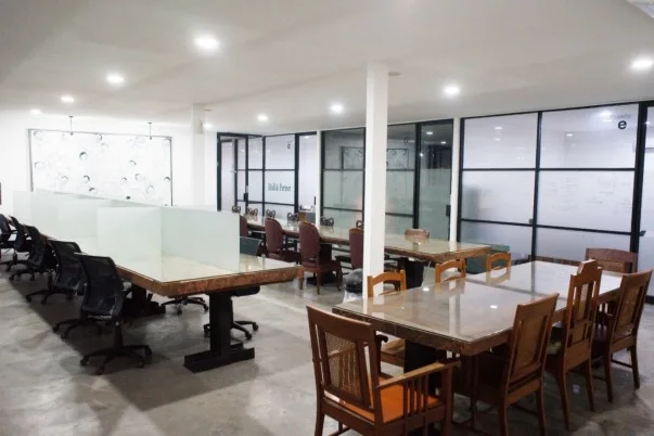 Dijual/Disewakan Rumah Usaha 2 Lantai Strategis di Lidah Wetan Surabaya Utara