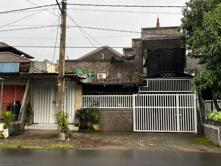 Dijual Rumah Usaha Strategis Siap Huni di Wisma Lidah Kulon Surabaya Timur