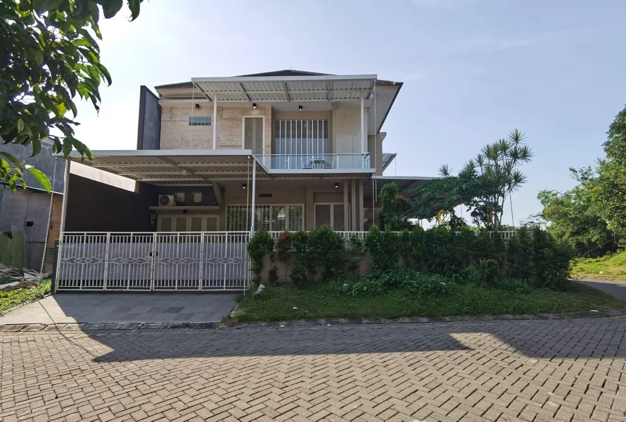 Dijual rumah di Perumahan Elit Cluster Eastwood di Citraland Surabaya Barat