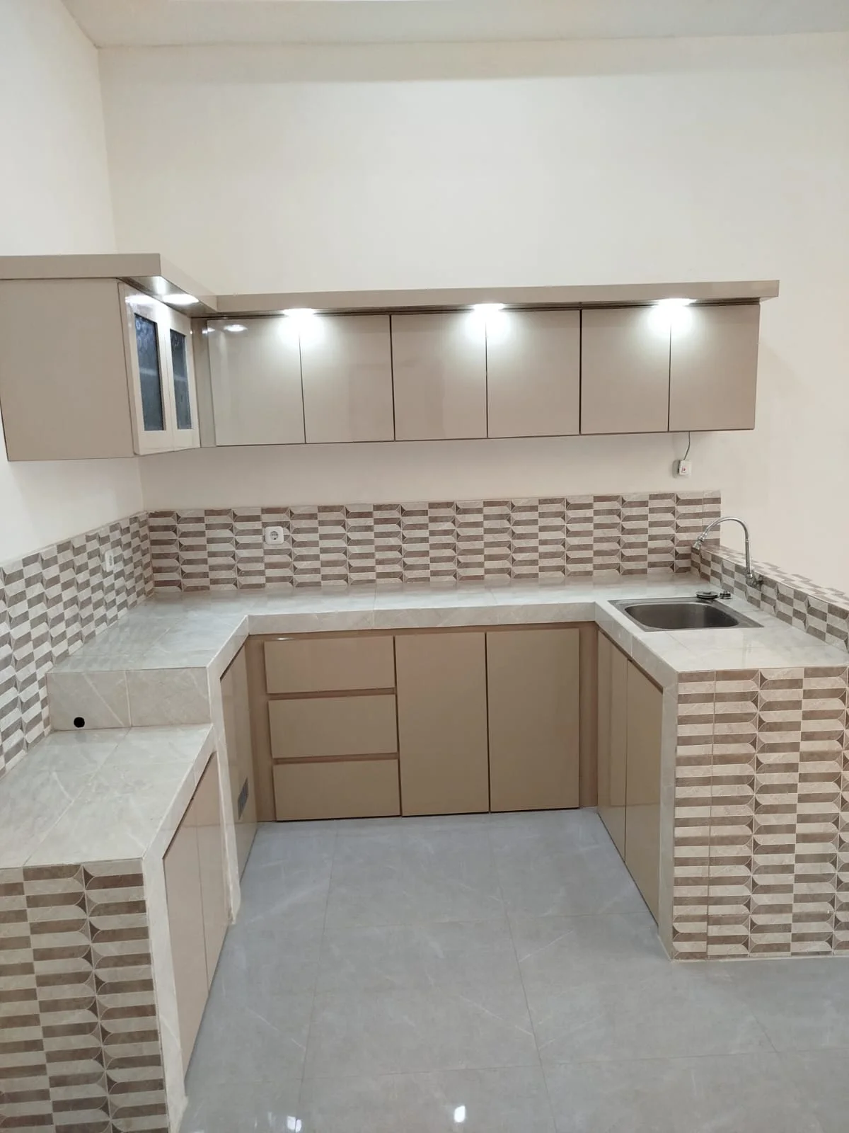 Dijual Rumah Baru Semi Furnish Mulyosari Utara Surabaya Timur - Thumbnail 2