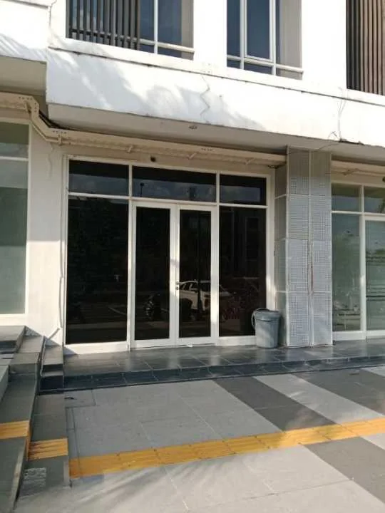 Disewakan ruko strategis di kawasan premium Northwest Citraland Surabaya Barat - Image 1