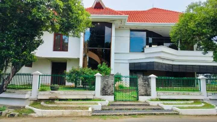 Dijual Rumah Mewah 2 Lantai Siap Huni di Margorejo Indah Surabaya Selatan
