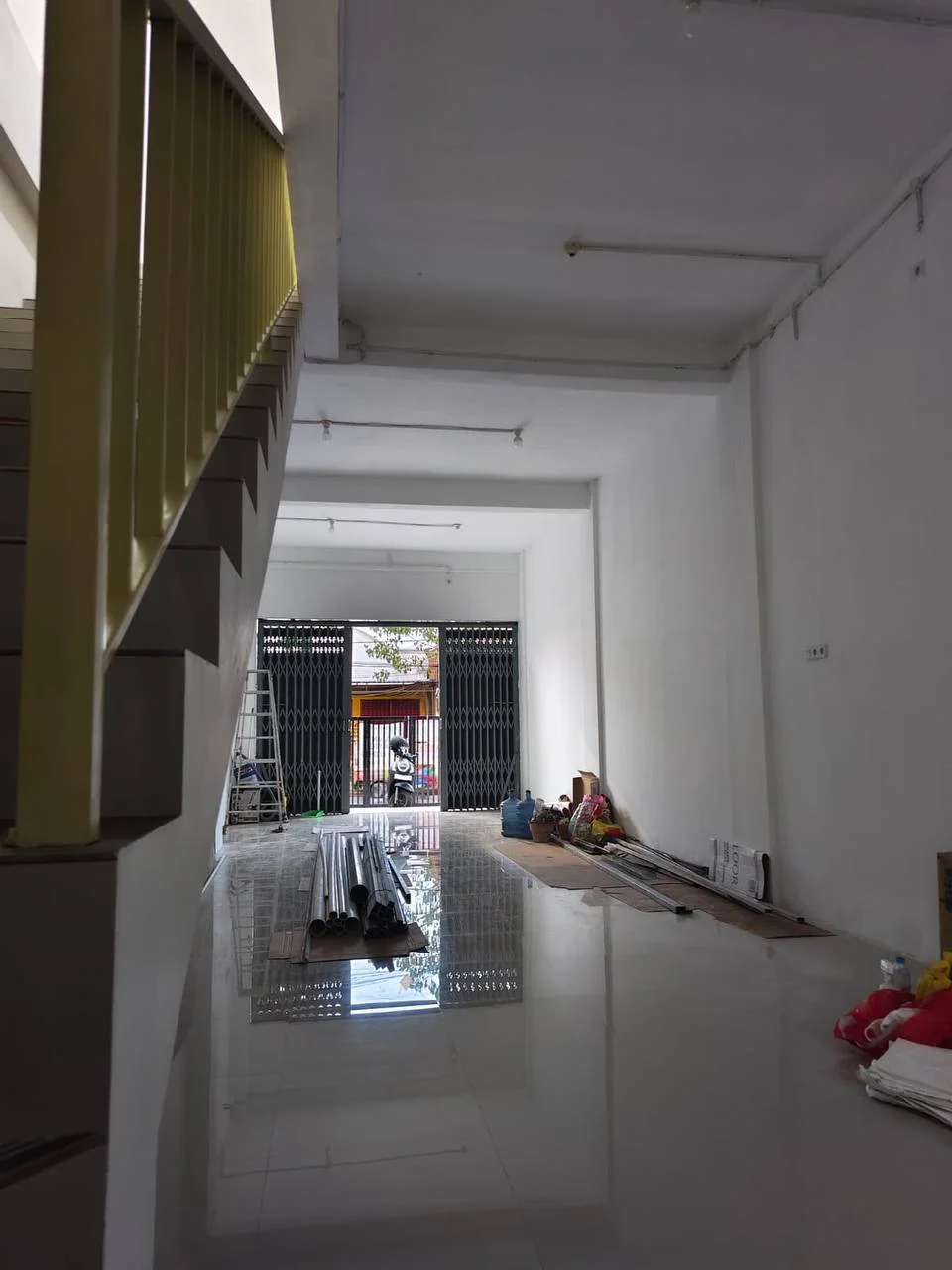 Dijual / Sewa Ruko 3 Lantai Jalan Tambaksari Lokasi Strategis Surabaya Pusat - Thumbnail 2