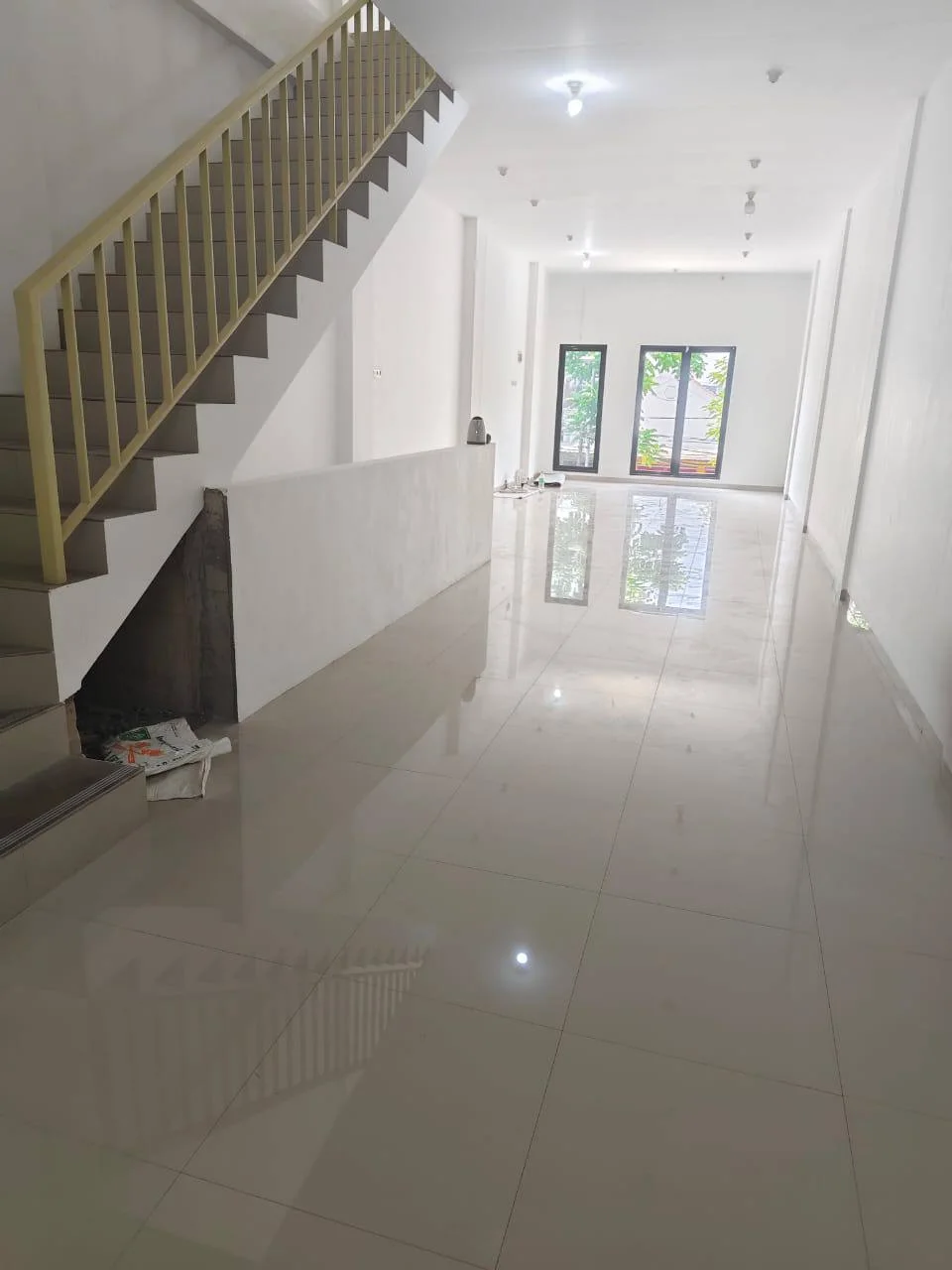 Dijual / Sewa Ruko 3 Lantai Jalan Tambaksari Lokasi Strategis Surabaya Pusat - Thumbnail 3