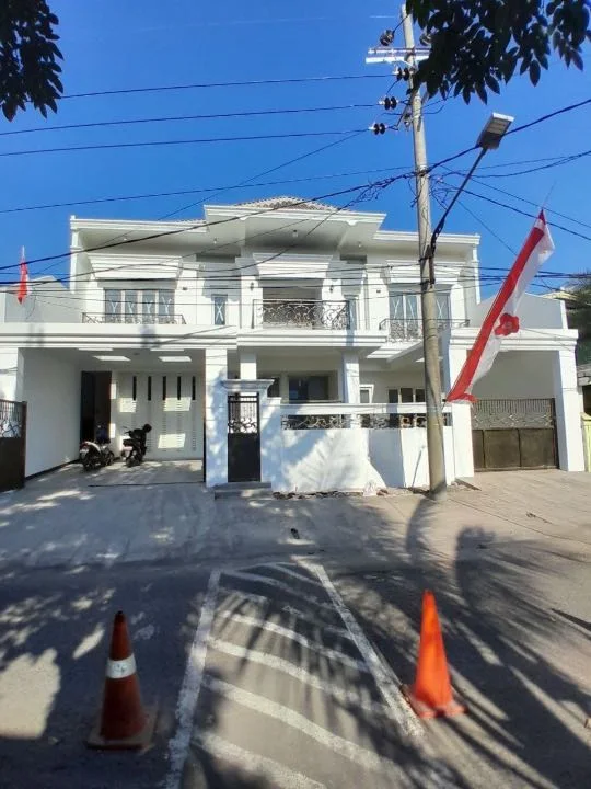 Dijual Rumah Mewah Baru Gress di Jalan Jemur Andayani Surabaya Selatan