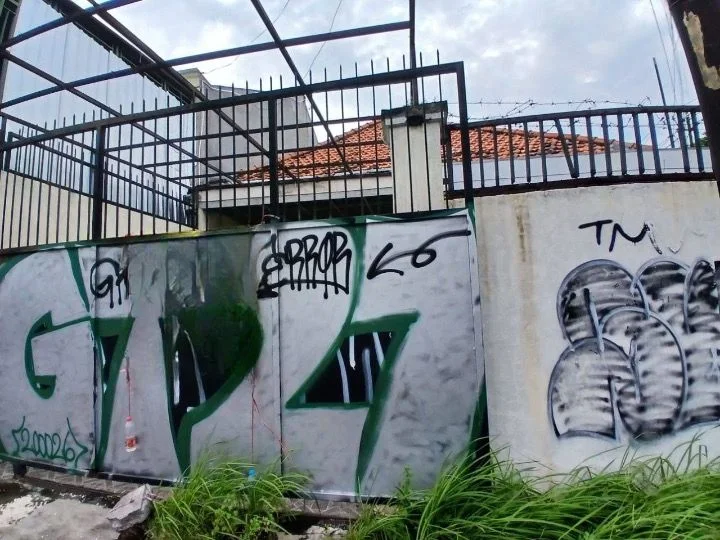 Disewakan Rumah Hook di Jalan Pucang Sewu Surabaya Timur