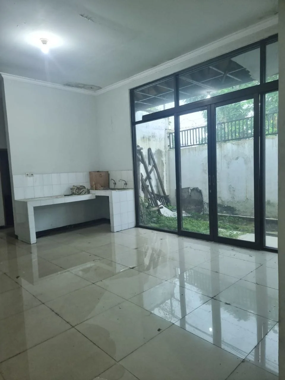 Disewakan Rumah Hook di Jalan Pucang Sewu Surabaya Timur - Thumbnail 4