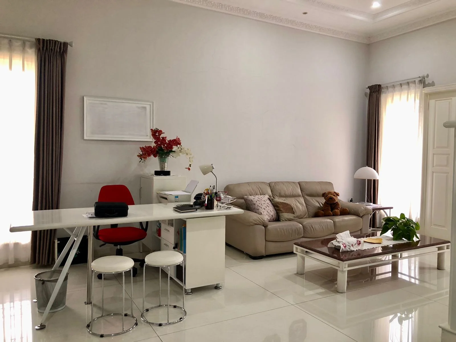 Dijual Rumah Mewah Siap Huni di Graha Famili Surabaya Barat
