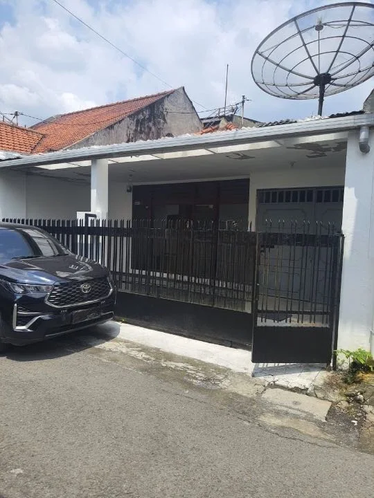 Dijual/Disewakan Rumah Strategis di Jalan Pucang Anom Surabaya Timur