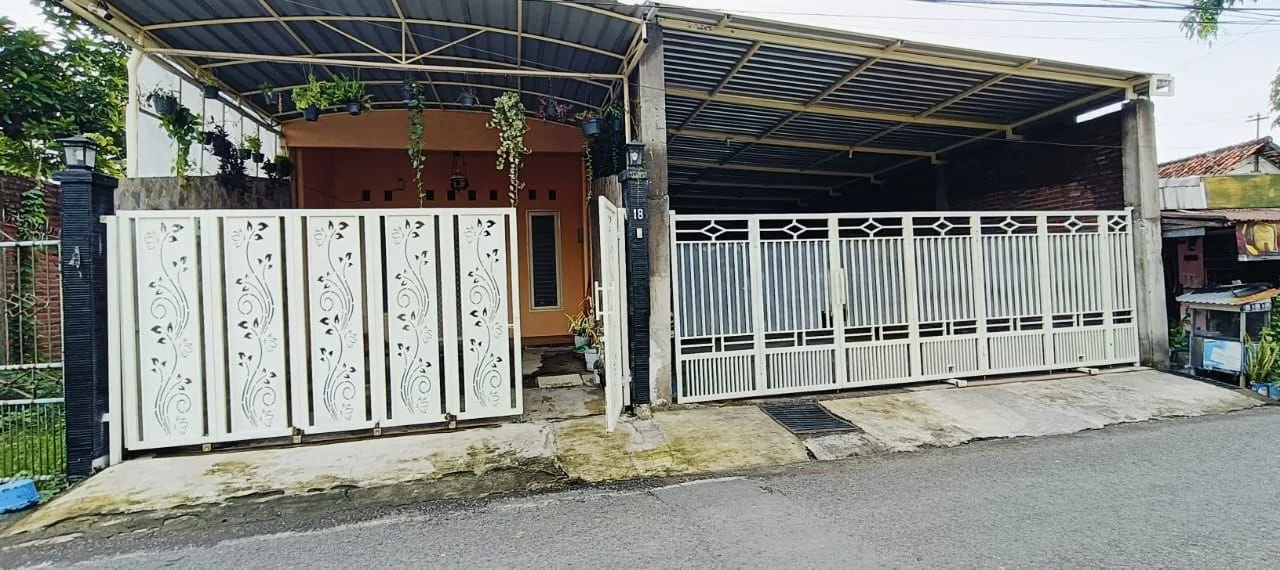 Dijual Rumah Sekaligus Usaha Parkiran Aktif di Jalan Siwalankerto Surabaya Selatan