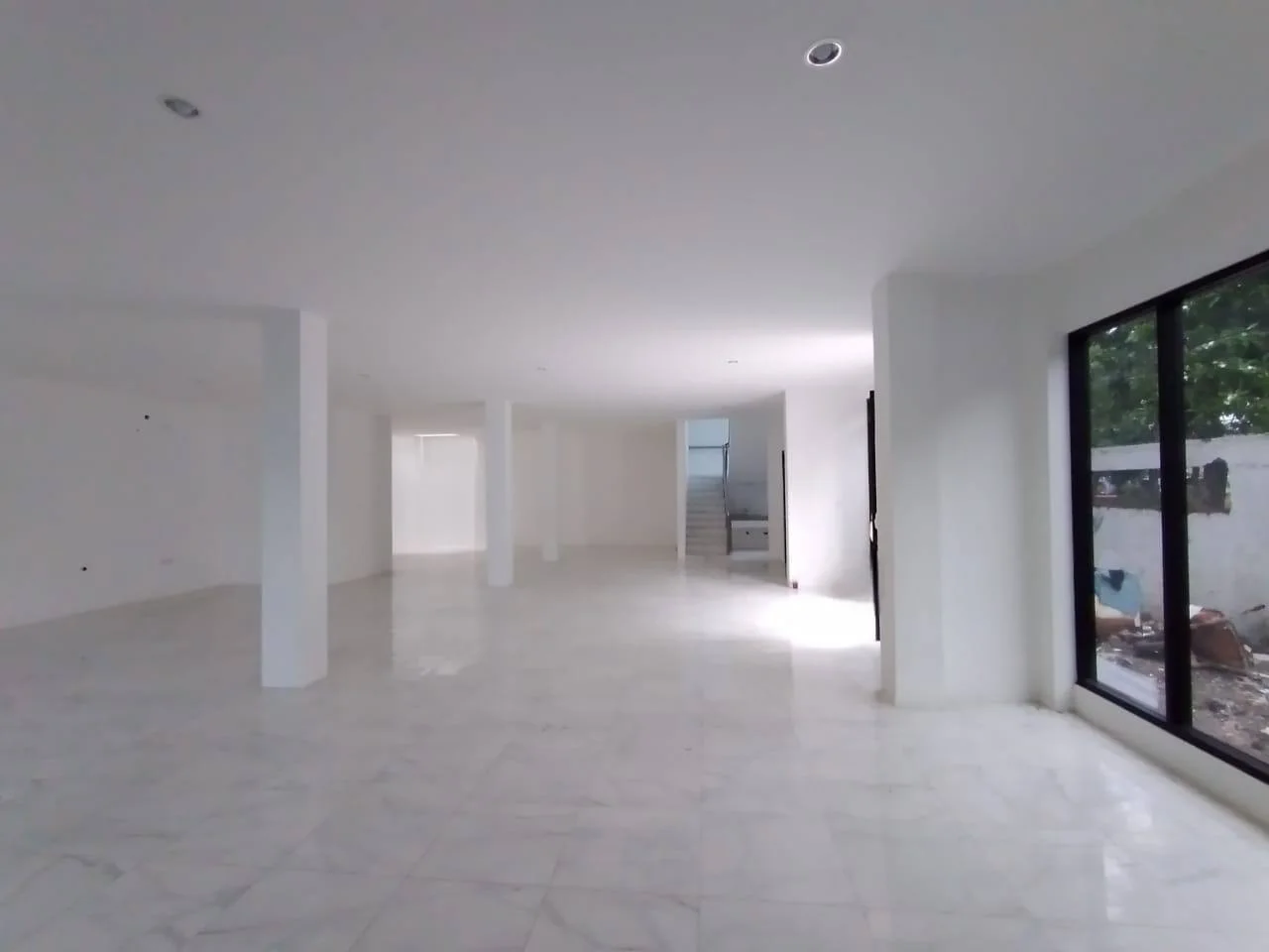 Disewakan Gedung Kenjeran Lokasi Strategis Surabaya Utara - Thumbnail 5