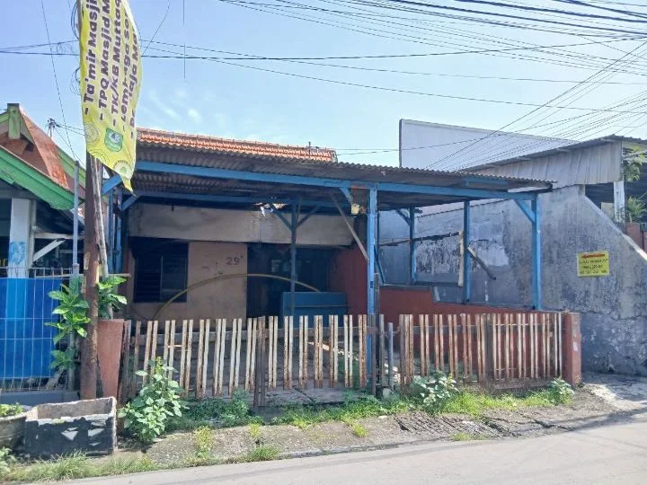 Dijual Rumah Hitung Tanah di Jalan Juwingan Surabaya Timur