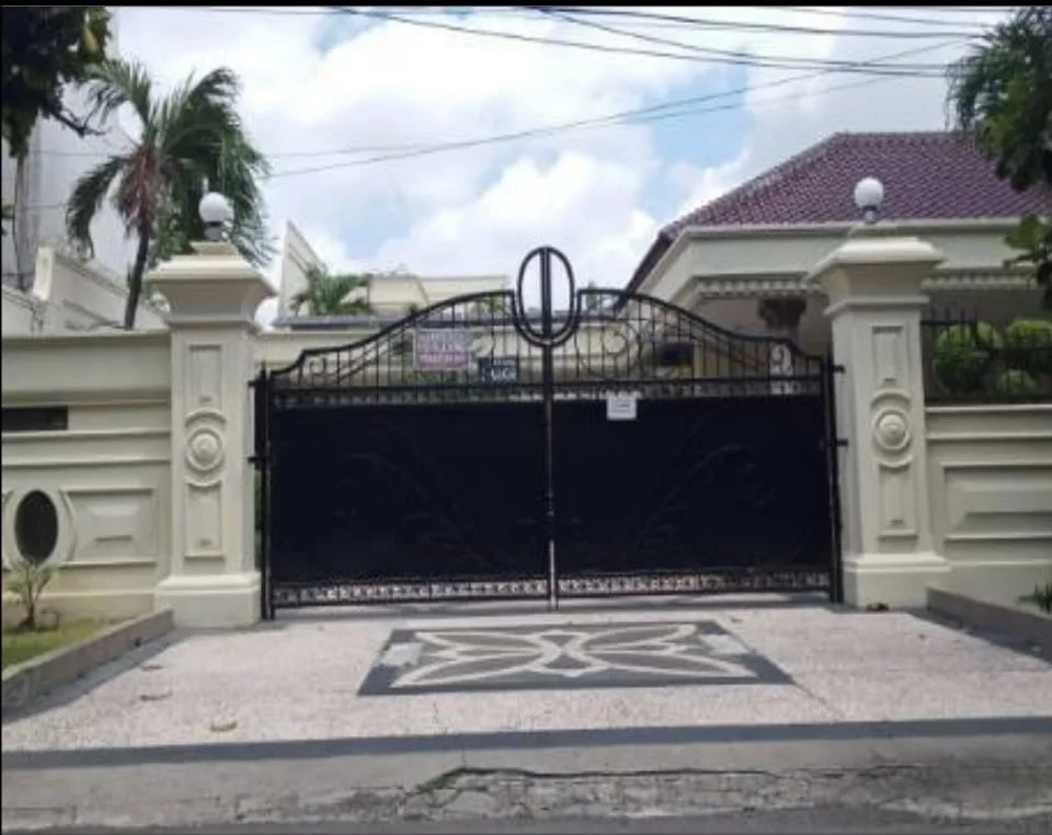 Jual Rumah Sultan Ada Kolam Renang Di Jemur Andayani Lokasi Strategis Surabaya Selatan