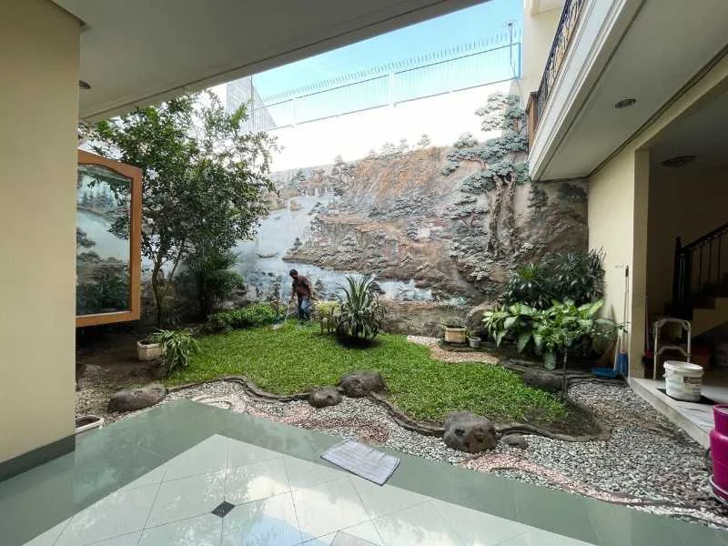 Dijual Rumah Mewah Full Furnish di Manyar Jaya Surabaya Timur - Thumbnail 4
