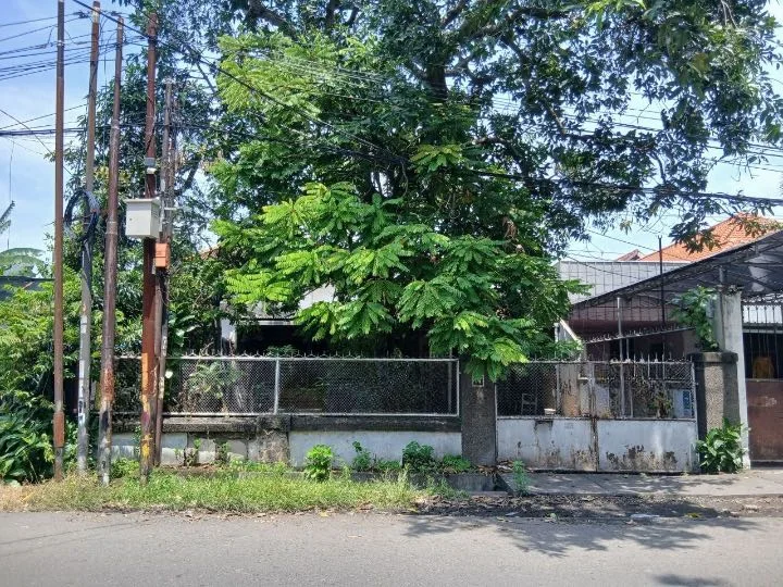 Dijual Rumah Asri Siap Huni di Jalan Nias Surabaya Timur