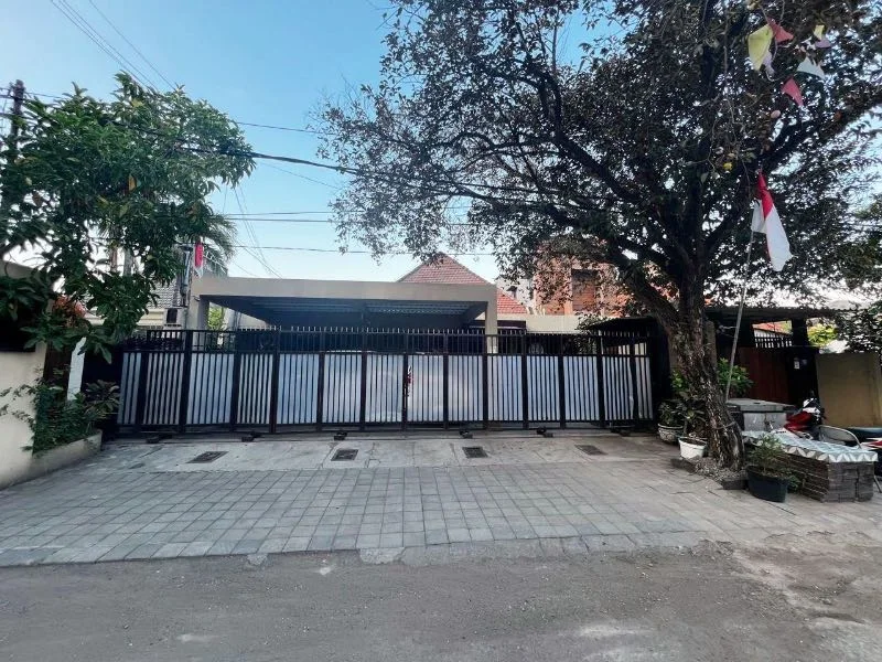 Dijual Rumah Mewah Artistik di Jalan Lombok Surabaya Pusat