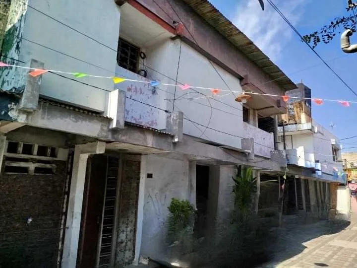 Dijual Rumah Hitung Tanah Strategis di Donokerto Surabaya Pusat