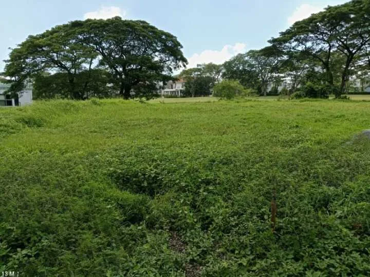 Dijual Tanah Premium Luas di Bukit Golf International Surabaya Barat