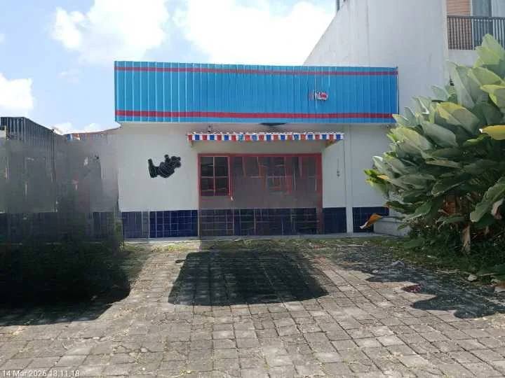 Disewakan Tanah dan Bangunan Komersial Strategis di Raya Villa Taman Telaga Citraland Surabaya Barat - Image 1