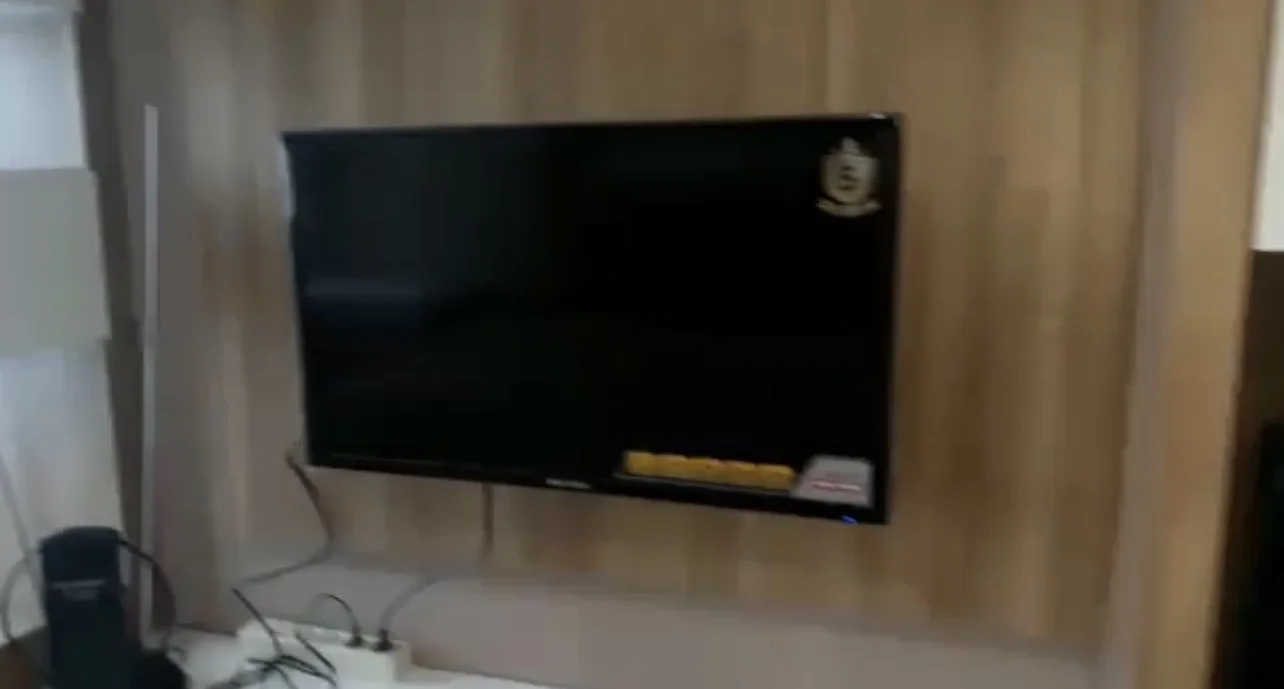 Disewakan Apartemen Mewah Grand Sungkono Lagoon Furnished di Surabaya Barat - Thumbnail 8