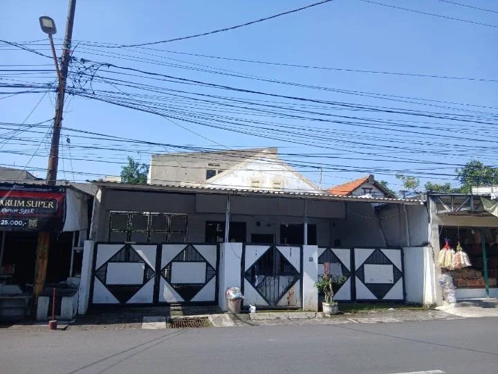 Dijual Rumah Luas Strategis di Jalan Kutisari Surabaya Timur