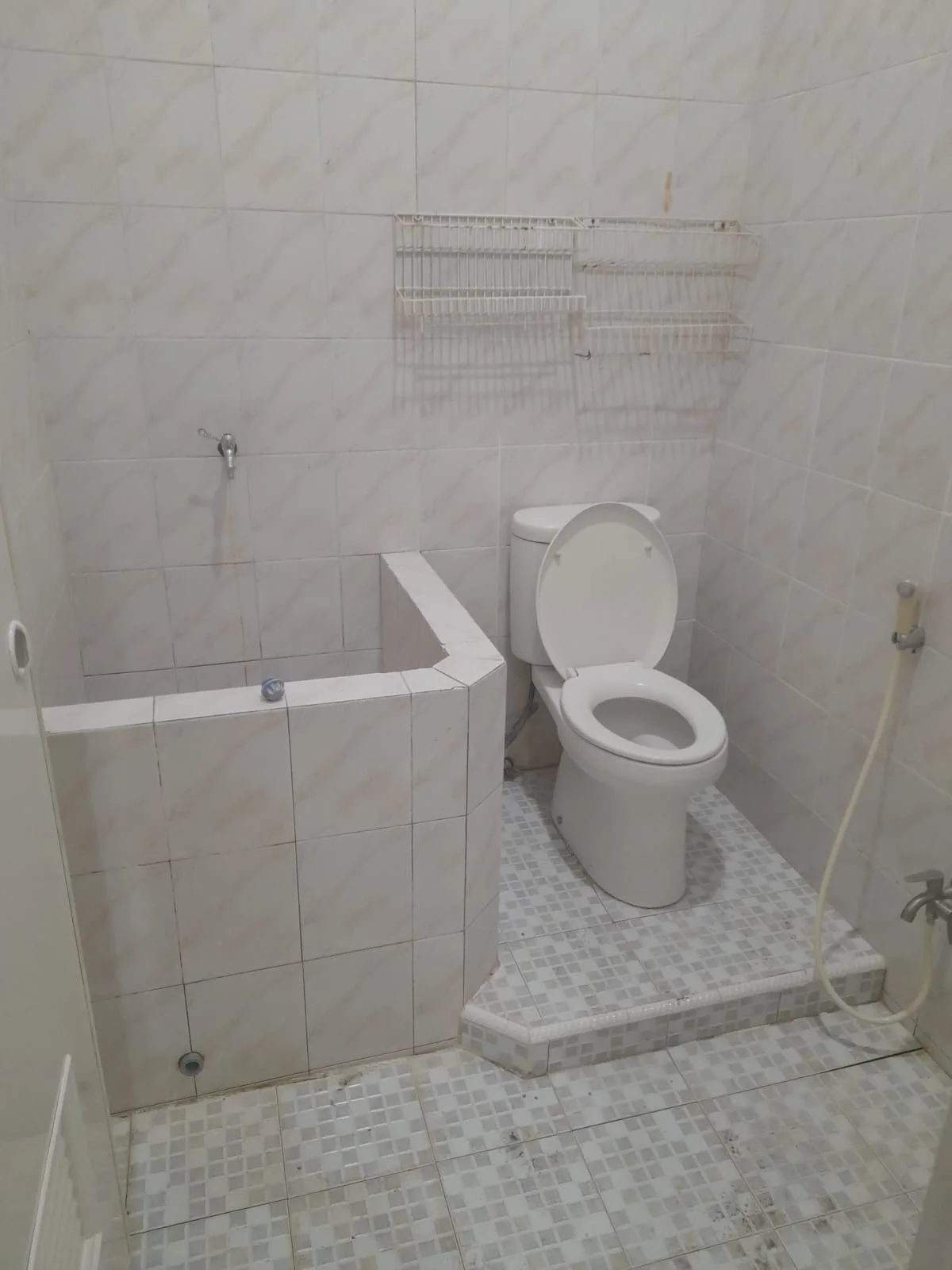 Dijual/Disewakan Rumah Siap Huni di Jalan Kutisari Surabaya Timur - Thumbnail 6