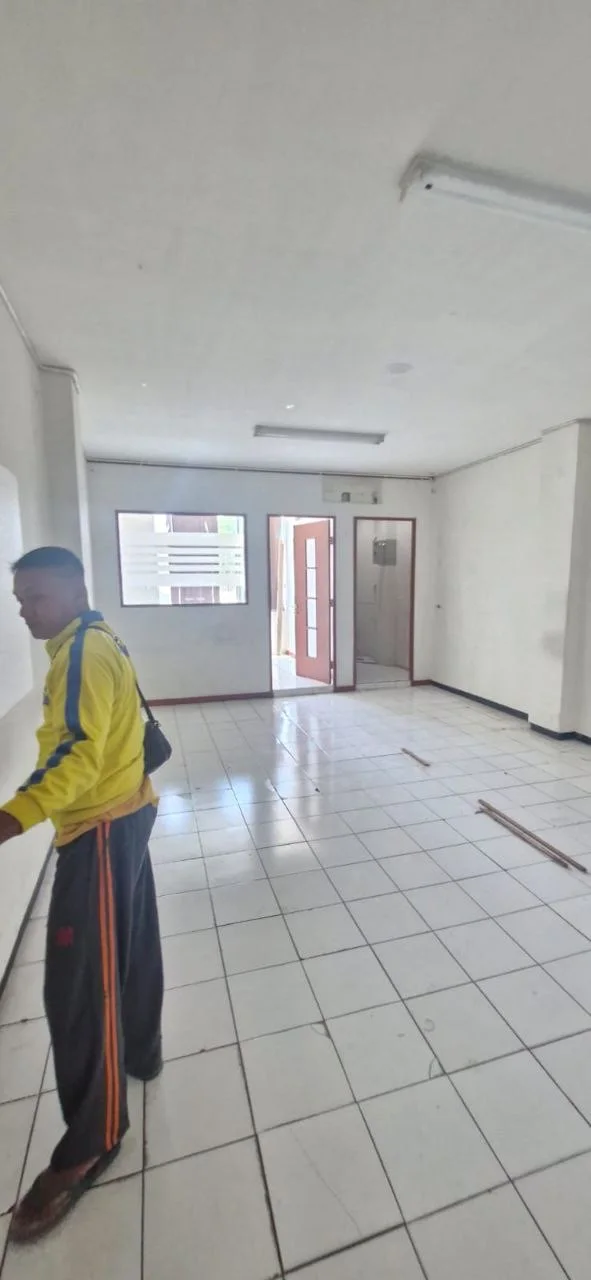 Dijual/Disewakan Ruko Strategis Ex Bank di Jalan Tenggilis Barat Surabaya Timur - Thumbnail 4