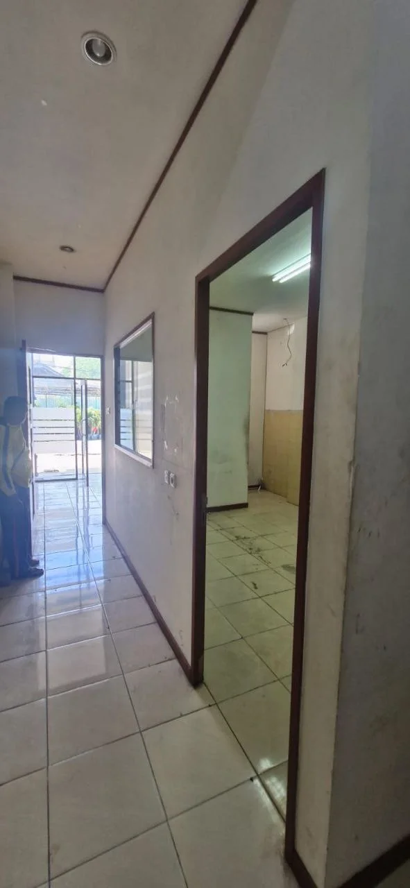 Dijual/Disewakan Ruko Strategis Ex Bank di Jalan Tenggilis Barat Surabaya Timur - Thumbnail 6