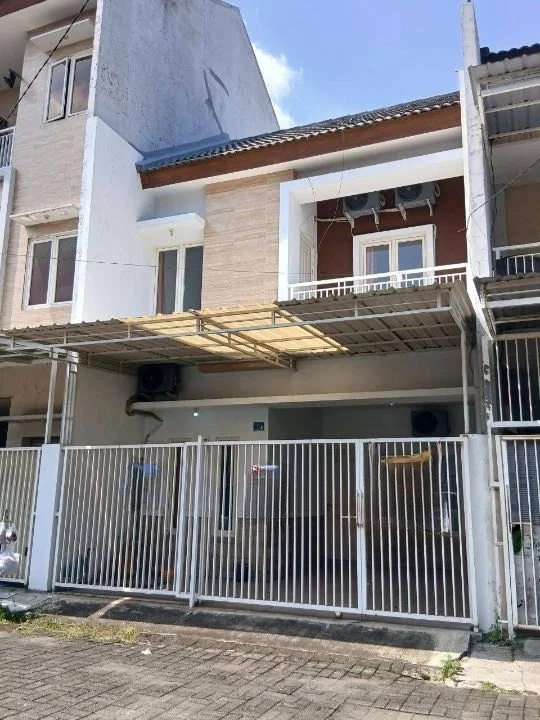 Dijual Rumah Furnished Siap Huni di Jalan Kutisari Surabaya Timur