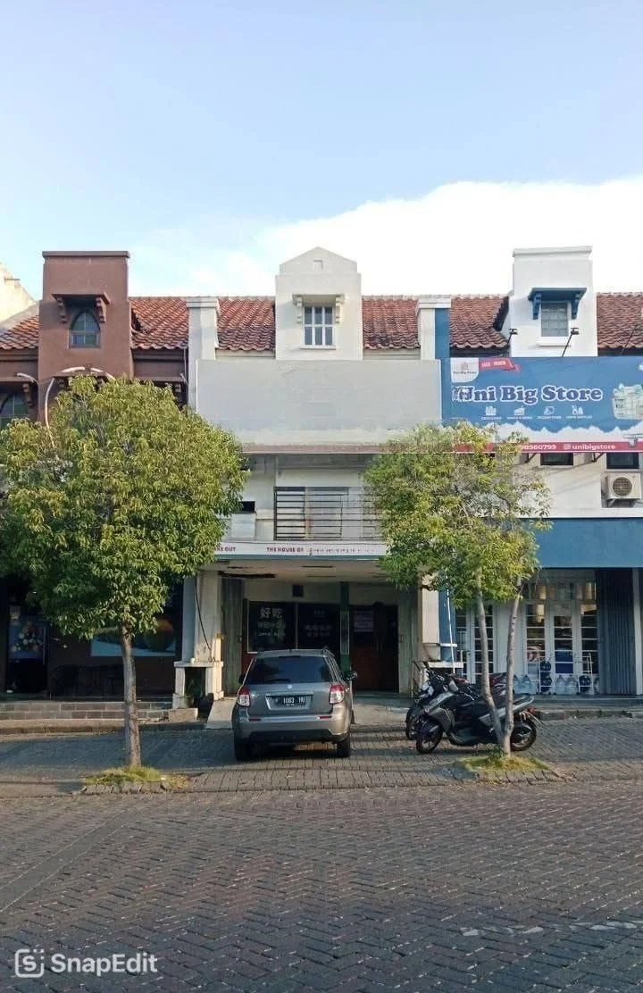 Disewakan Ruko Strategis Dekat G-Walk Taman Gapura Surabaya Barat - Image 1