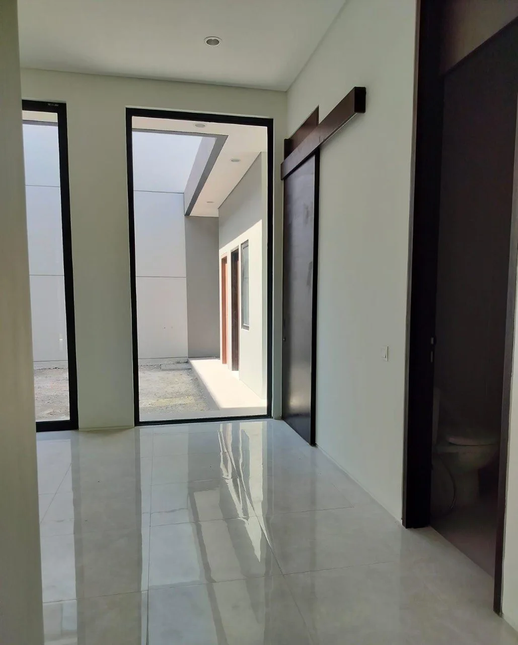 Disewakan Rumah Baru Gress  District Nine Citraland Surabaya Barat - Thumbnail 2
