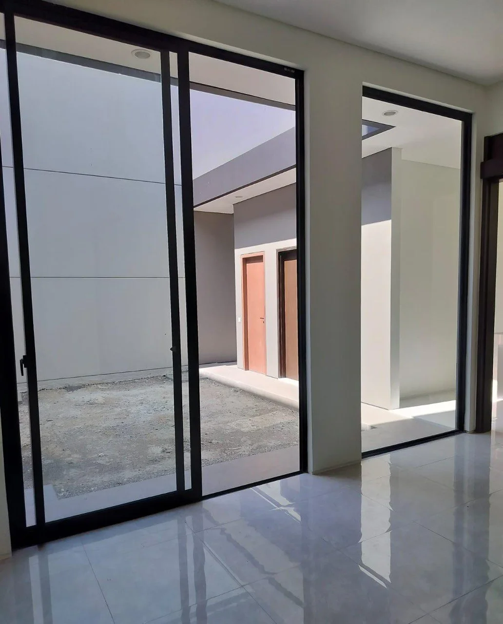 Disewakan Rumah Baru Gress  District Nine Citraland Surabaya Barat - Thumbnail 4