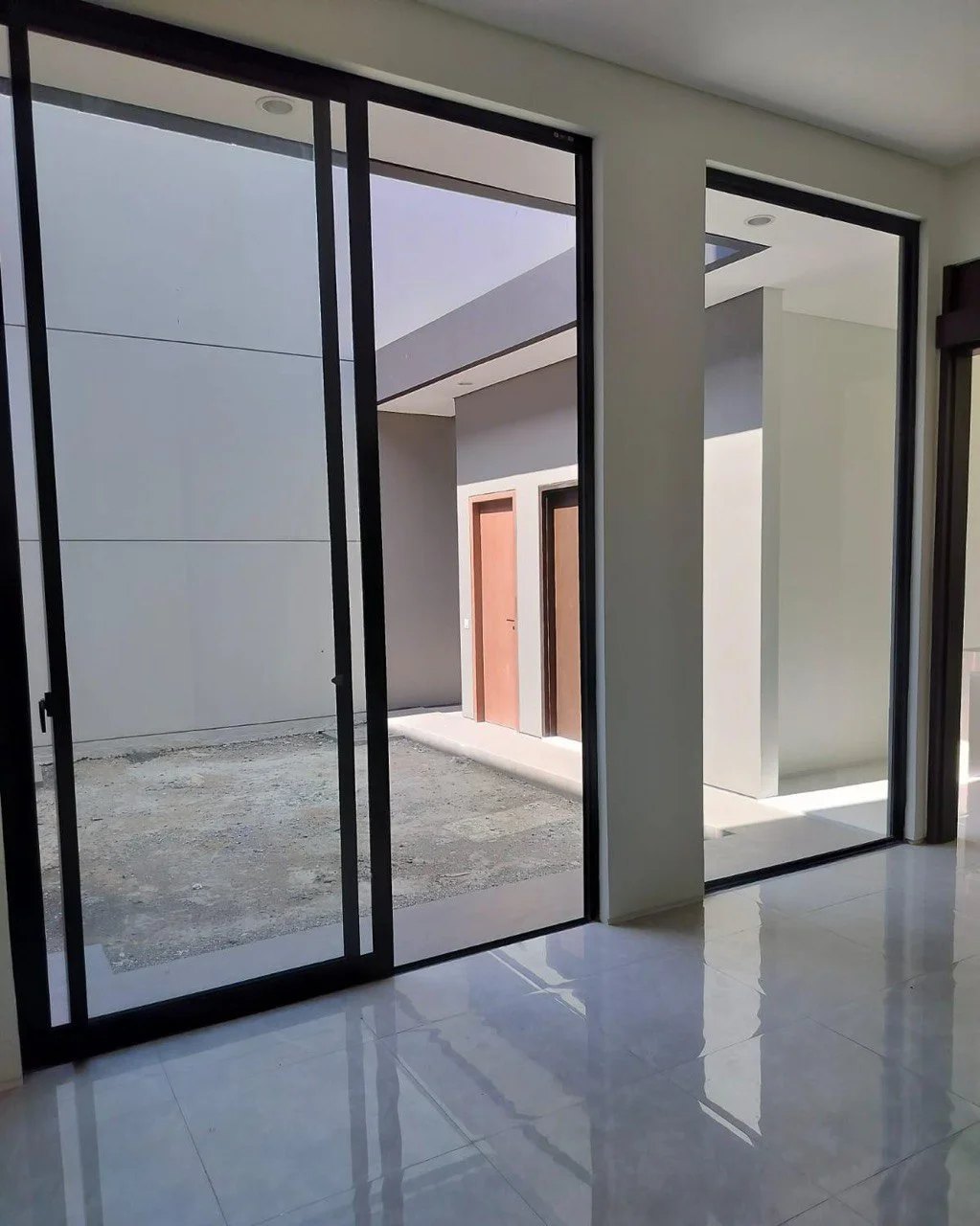 Disewakan Rumah Baru Gress  District Nine Citraland Surabaya Barat - Thumbnail 5