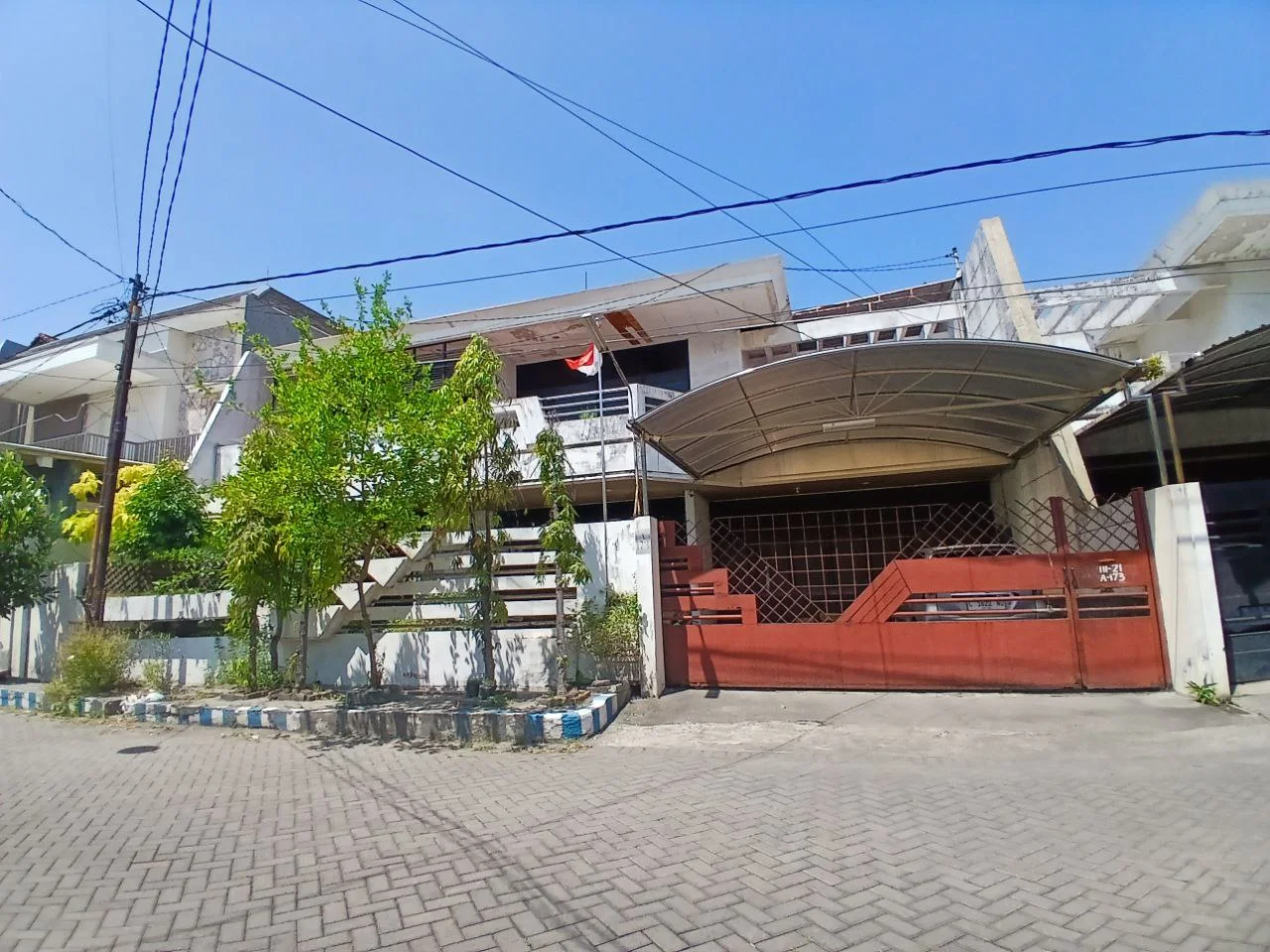 Dijual Rumah Luas 2 Lantai Siap Huni di Dharmahusada Indah Barat Surabaya Timur - Image 1