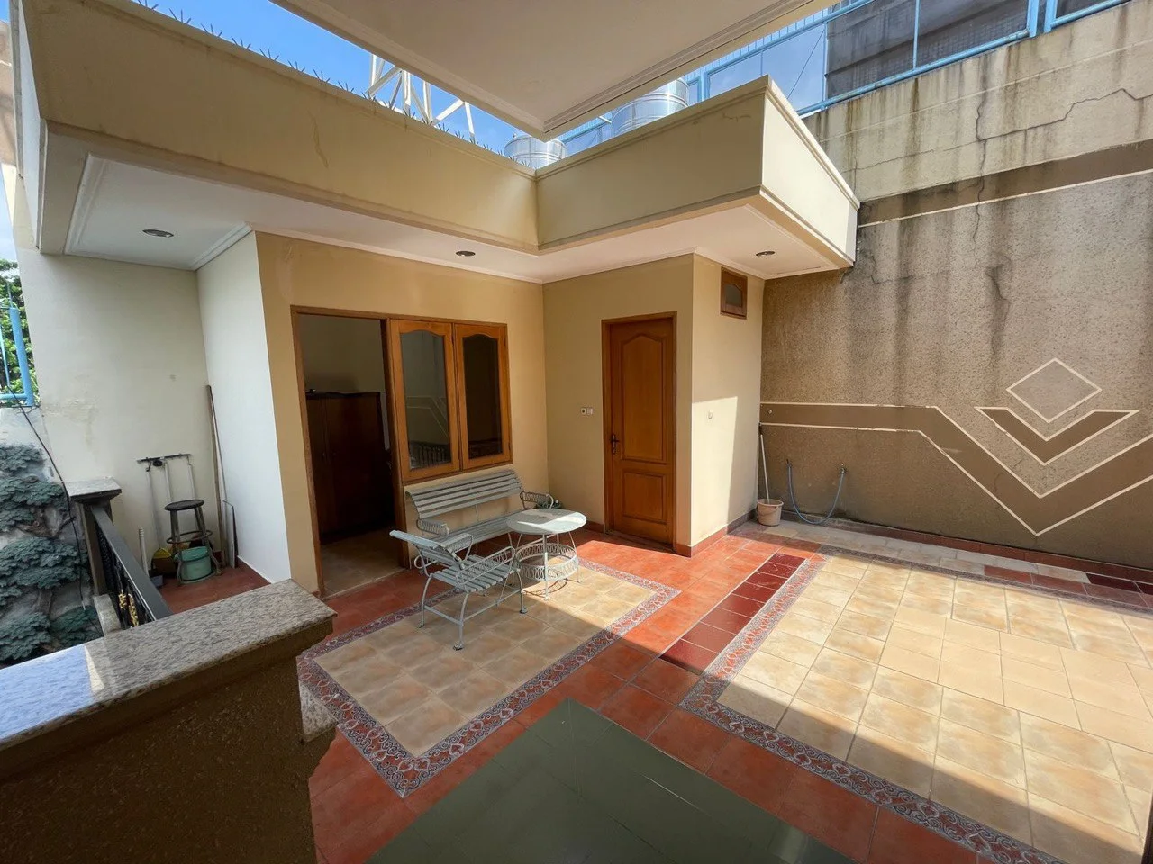 Dijual Rumah Mewah Full Furnish di Manyar Jaya Surabaya Timur - Thumbnail 7