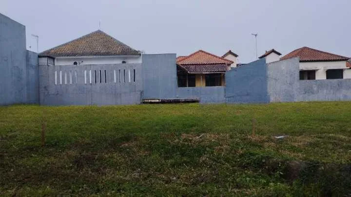 Dijual 2 Kavling Tanah Jejer Luas Strategis di Raya Galeri Golf Citraland Surabaya Barat