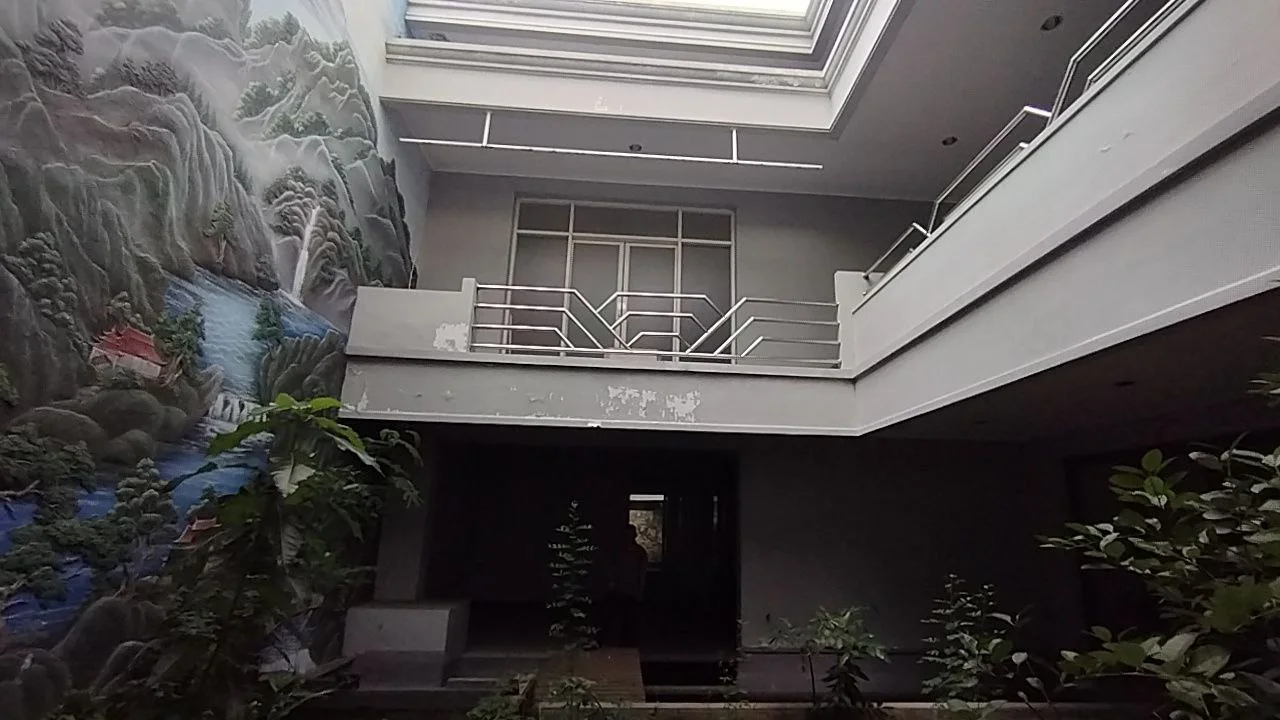 Dijual Rumah Mewah Siap Huni di Jemur Andayani Surabaya Selatan