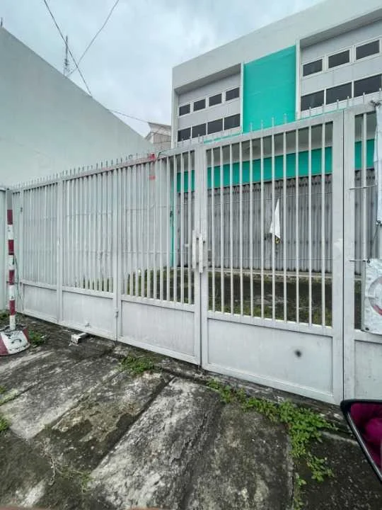 Dijual/Disewakan Rumah 2 Lantai Strategis di Bumi Indah Surabaya Barat