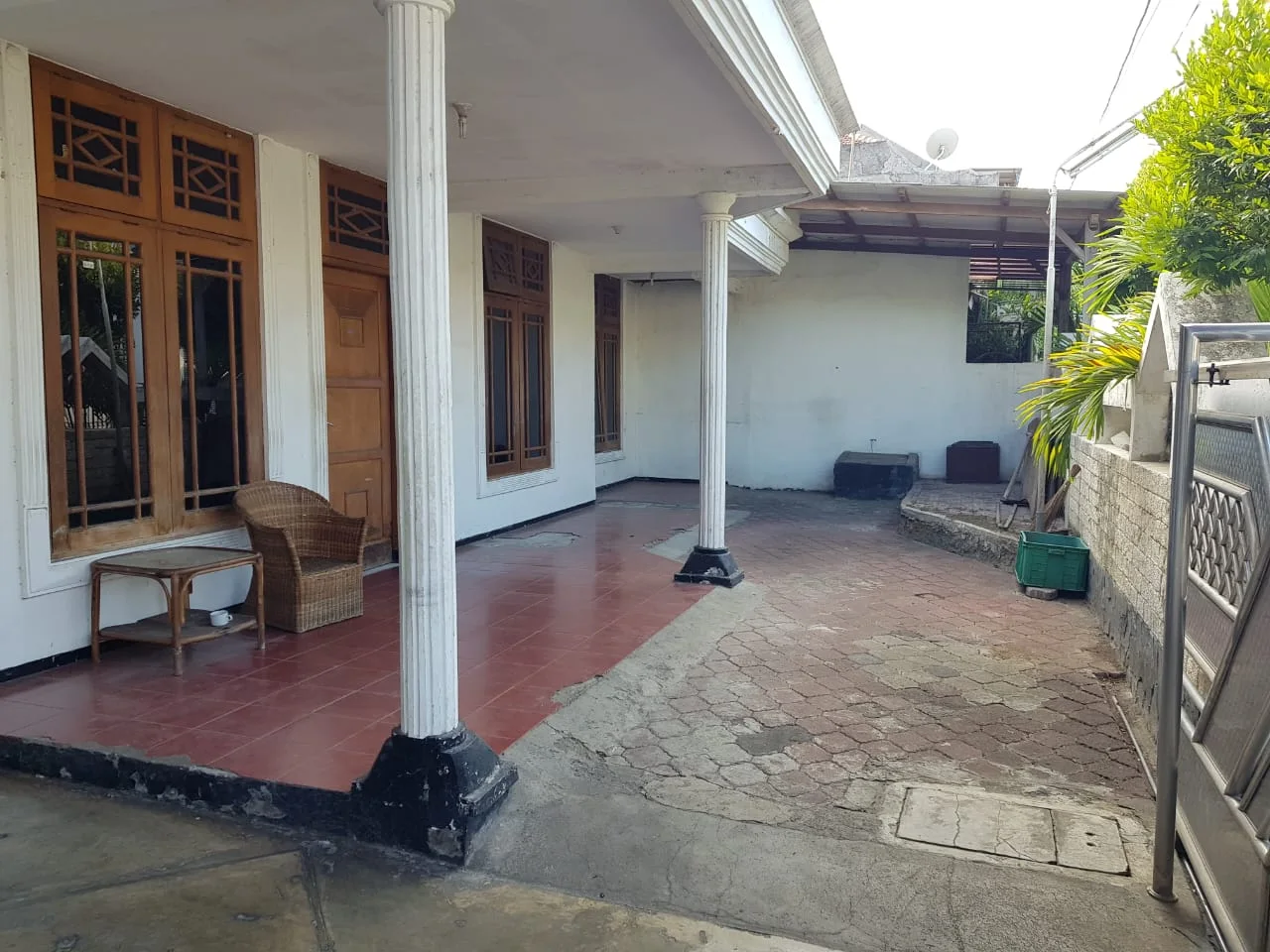 Dijual Rumah Strategis Siap Huni di Cipunegara Surabaya Pusat