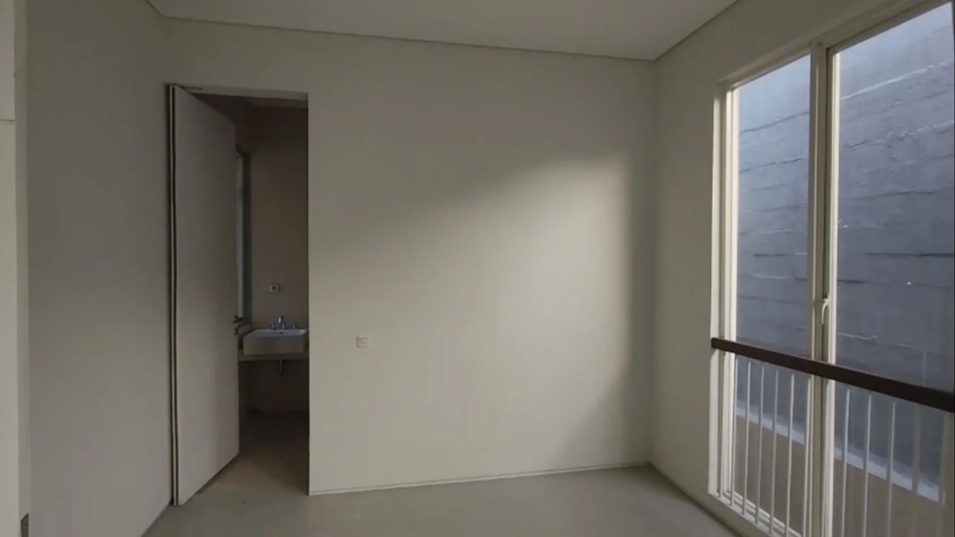 Dijual Rumah Strategis Nyaman di Greenlake Wiyung Surabaya Barat - Thumbnail 5
