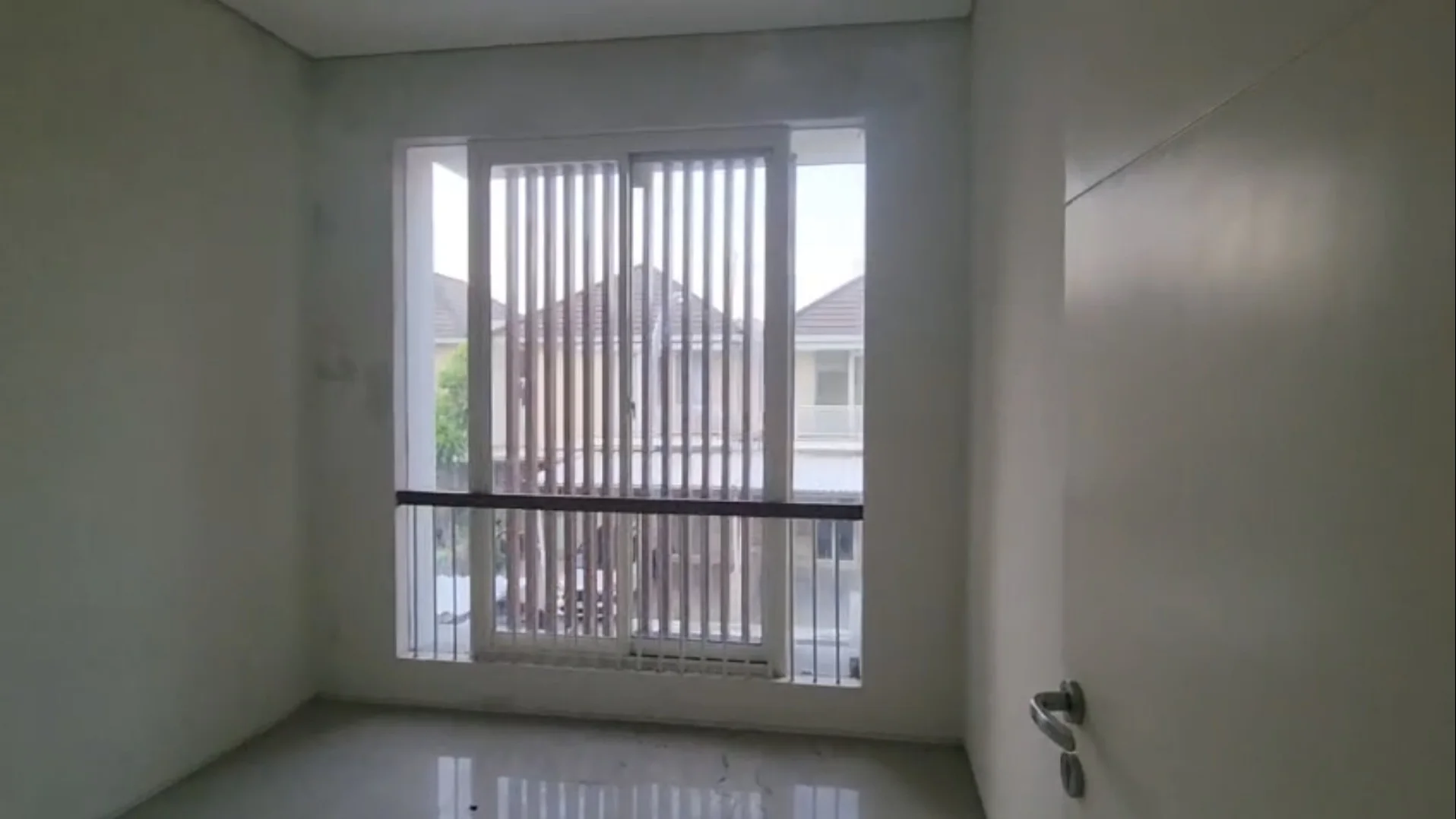 Dijual Rumah Strategis Nyaman di Greenlake Wiyung Surabaya Barat - Thumbnail 7