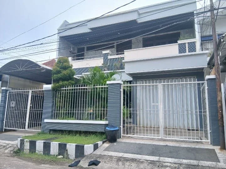Dijual / Disewakan Rumah Lokasi Strategis di Jalan Asahan Surabaya Pusat - Image 1