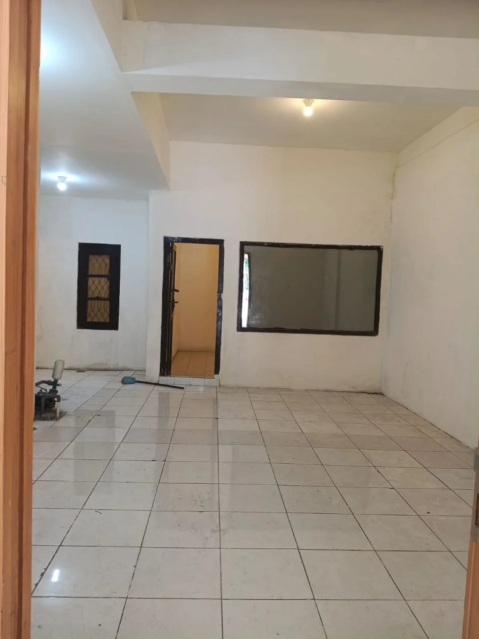 Disewakan Ruko Strategis di Jalan Dharmawangsa Surabaya Timur - Thumbnail 5