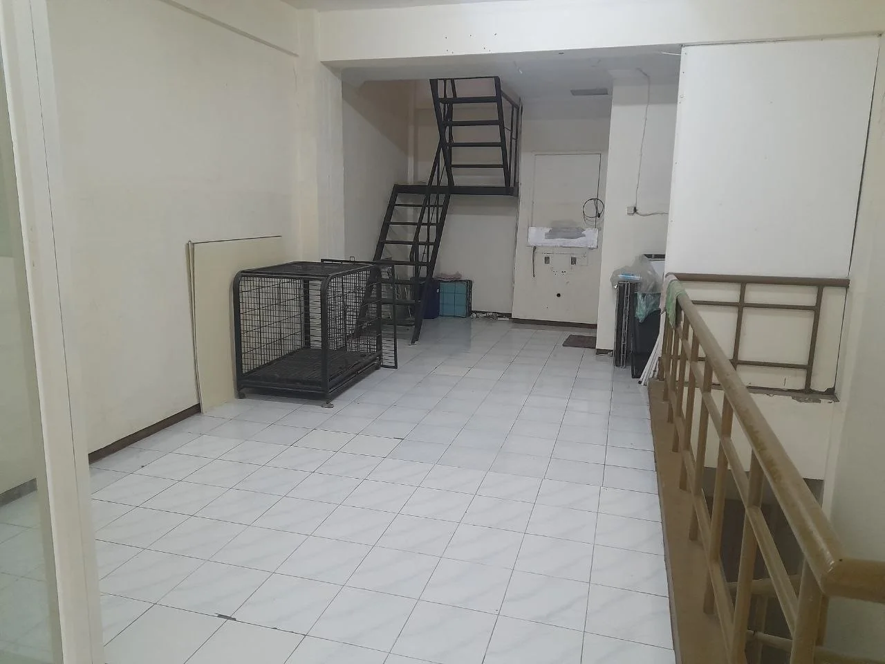 Disewakan Ruko Modern Villa Bukit Mas Jalan Kh Abdul Wahab Siamin Surabaya Timur - Thumbnail 3