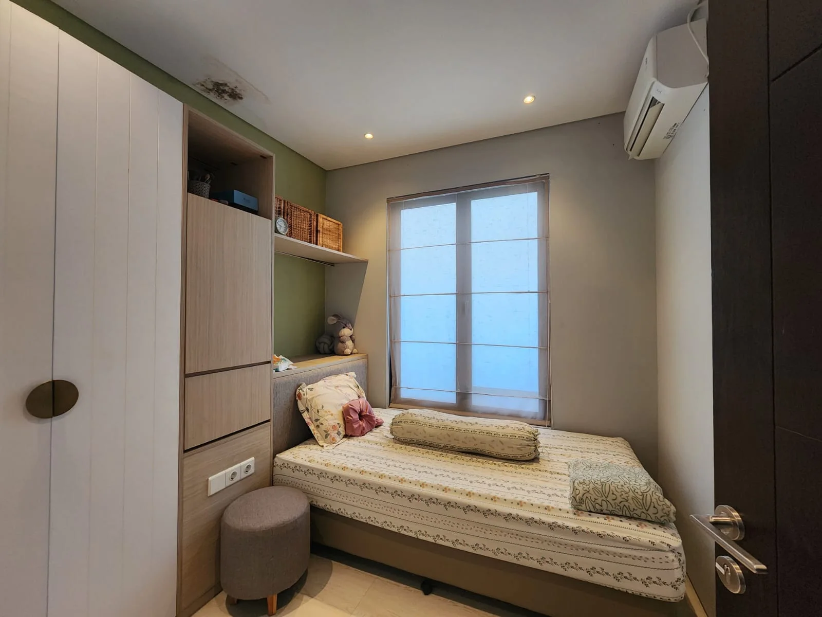Disewakan Rumah Minimalis di Crystal Golf Citraland Surabaya Barat - Thumbnail 4
