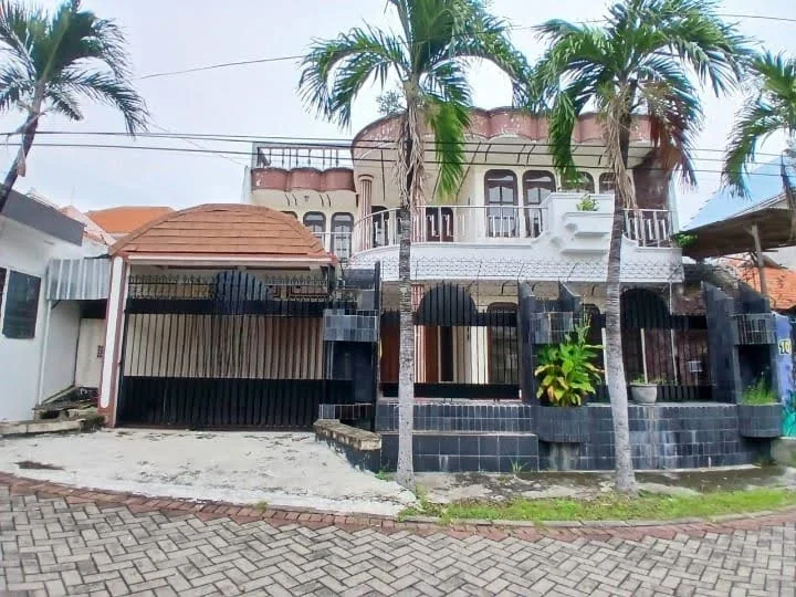 Disewakan Rumah Luas di Jalan Ogan Surabaya Pusat - Image 1