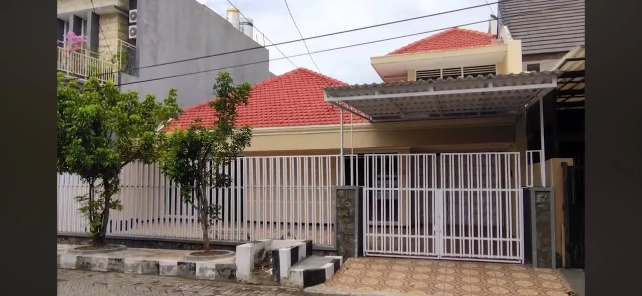 Disewakan Rumah 1,5 Lantai Strategis Jemur Andayani Surabaya Selatan - Image 1